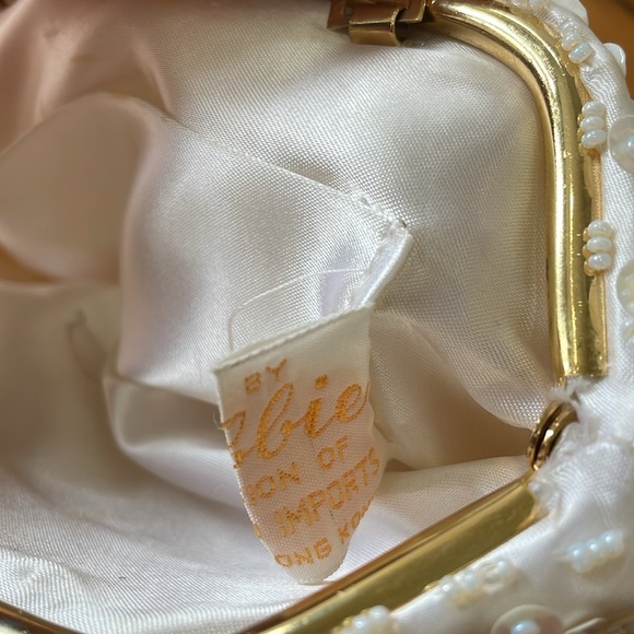 White beaded clutch by Debbie division of John wind Imports made in Hong Kong - Picture 9 of 12